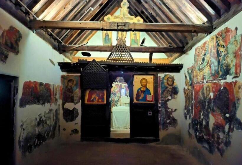 בית מלון כפרי Christys Palace