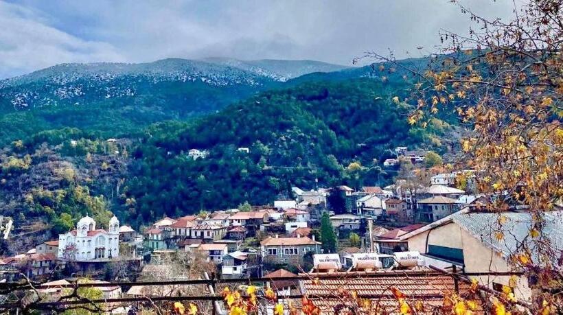 בית מלון כפרי Christys Palace