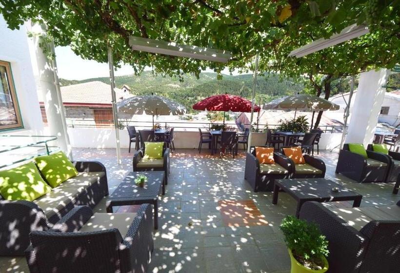 בית מלון כפרי Christys Palace