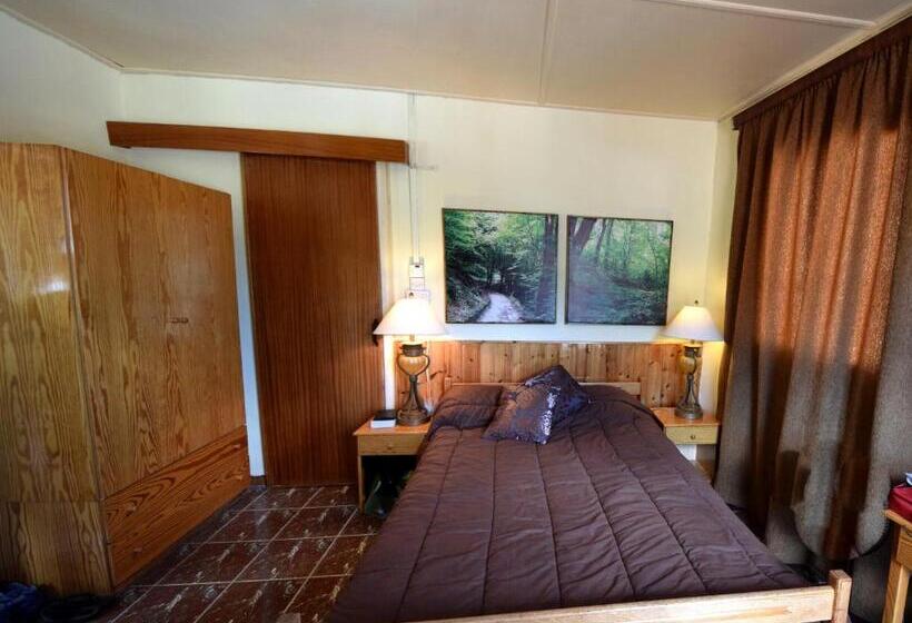 בית מלון כפרי Christys Palace