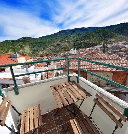 בית מלון כפרי Christys Palace