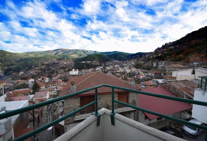 בית מלון כפרי Christys Palace