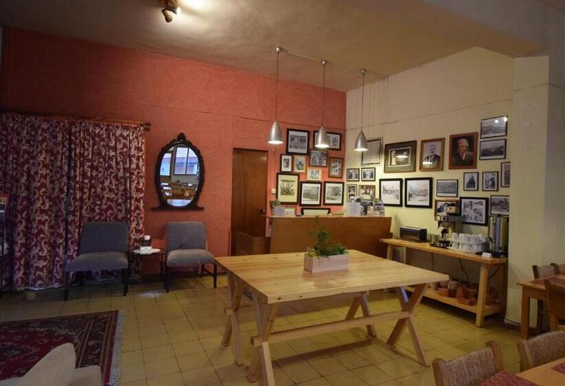 בית מלון כפרי Christys Palace