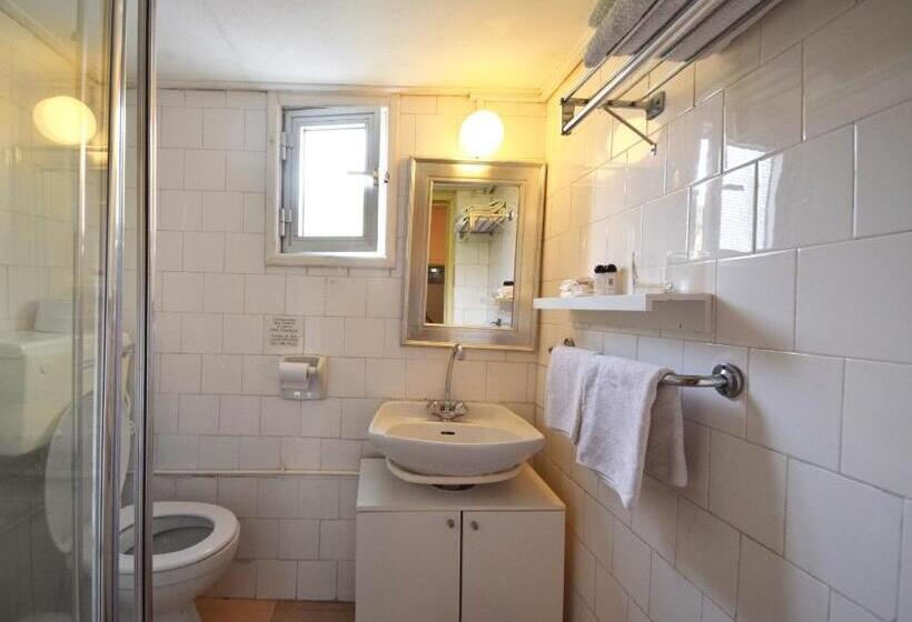 בית מלון כפרי Christys Palace