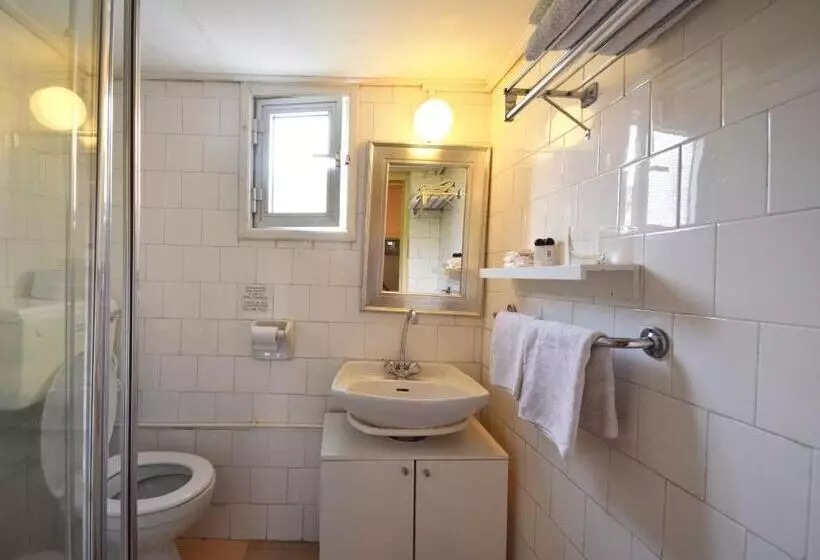 هتل Christys Palace