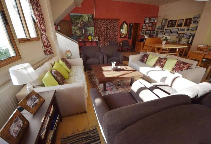 בית מלון כפרי Christys Palace