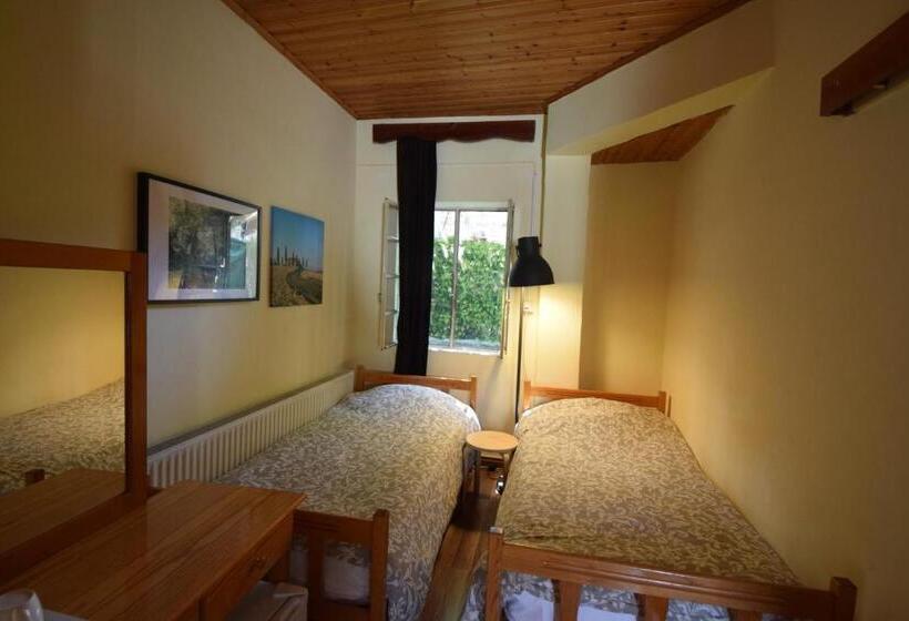 בית מלון כפרי Christys Palace