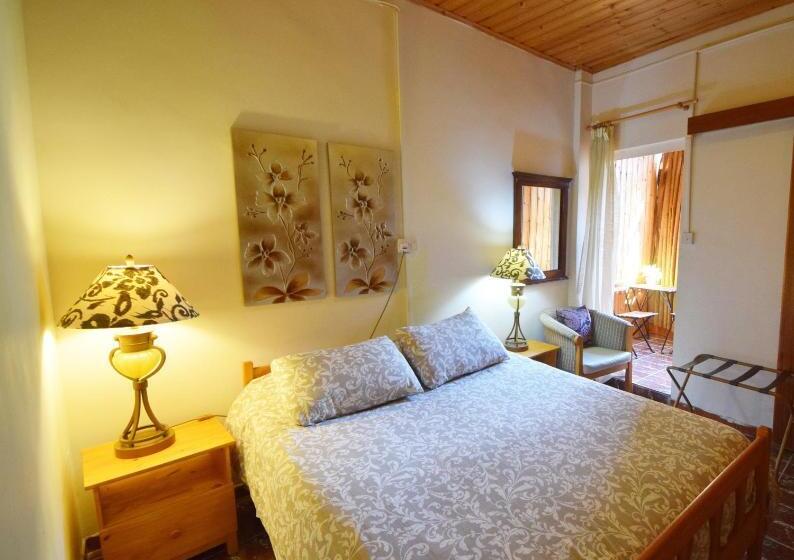 בית מלון כפרי Christys Palace