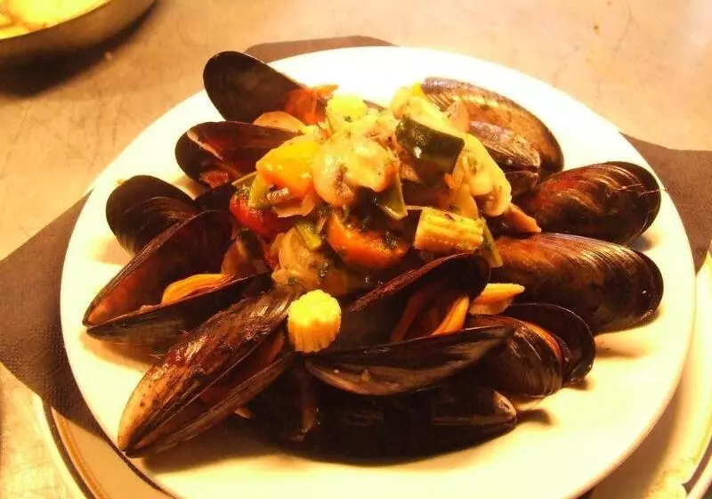 Hillside Hotel & Restaurant