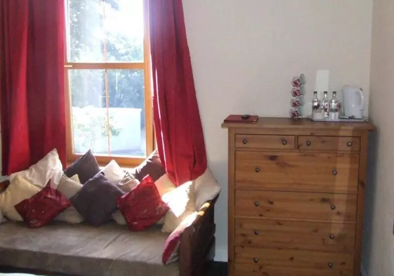 Hillside Hotel & Restaurant