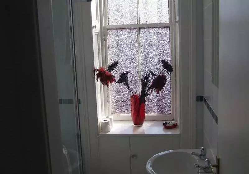 Hillside Hotel & Restaurant