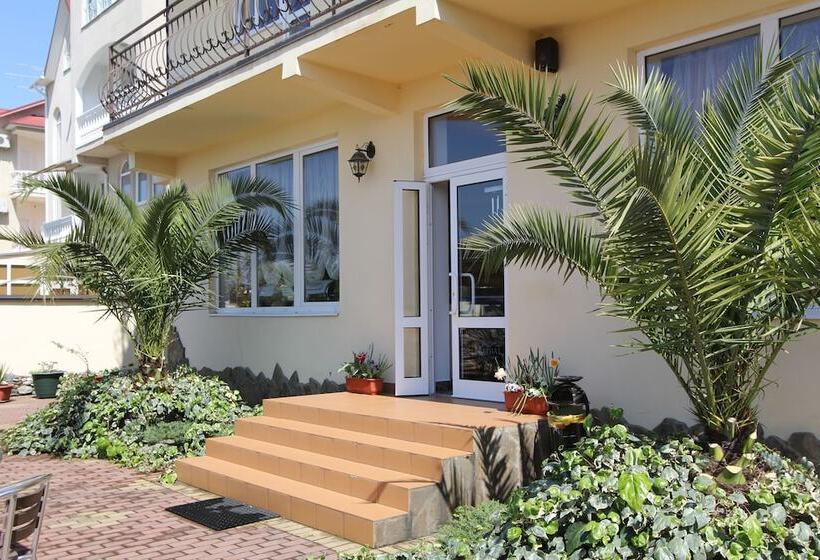 בית מלון כפרי Strana Magnoliy