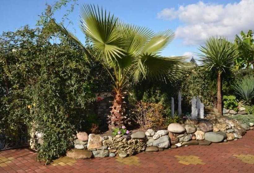 בית מלון כפרי Strana Magnoliy