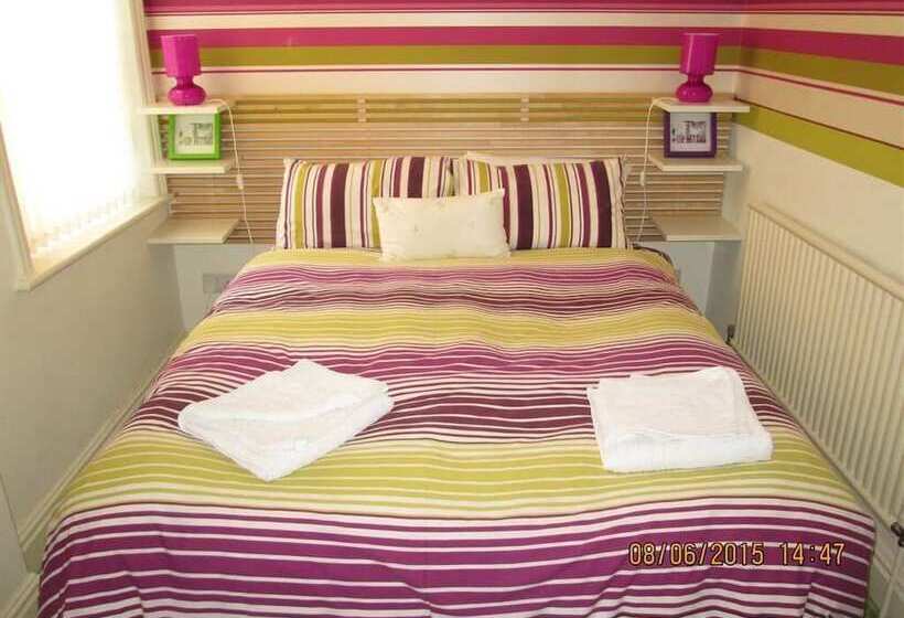 בית מלון כפרי The Garnett