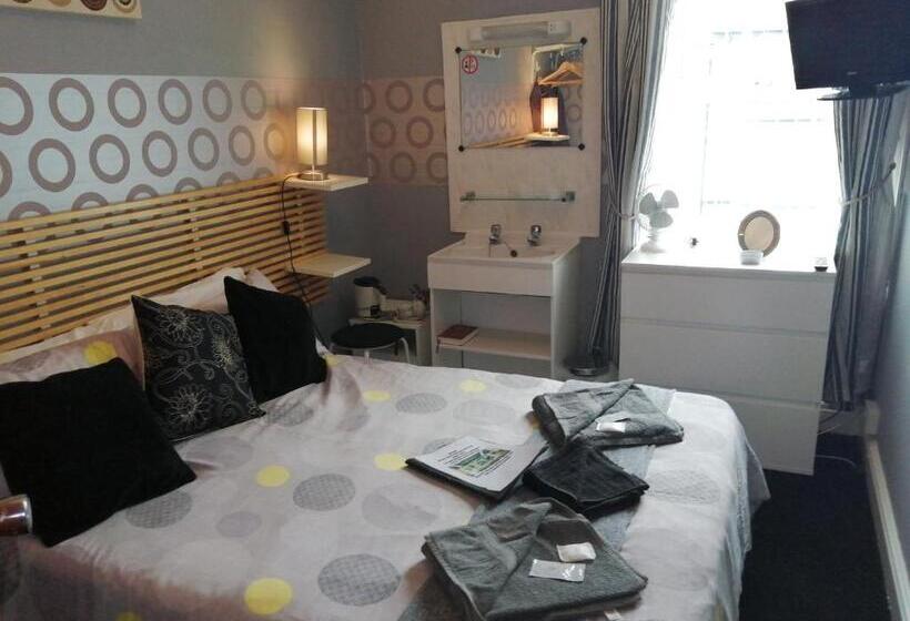 בית מלון כפרי The Garnett