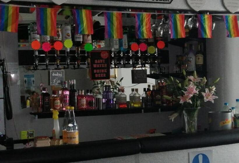 בית מלון כפרי The Garnett