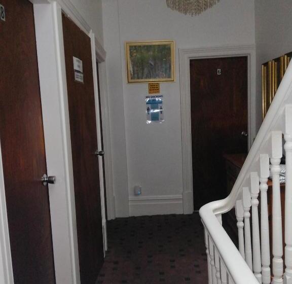 בית מלון כפרי The Garnett