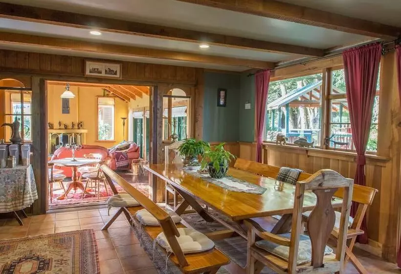 호텔 The River Lodge