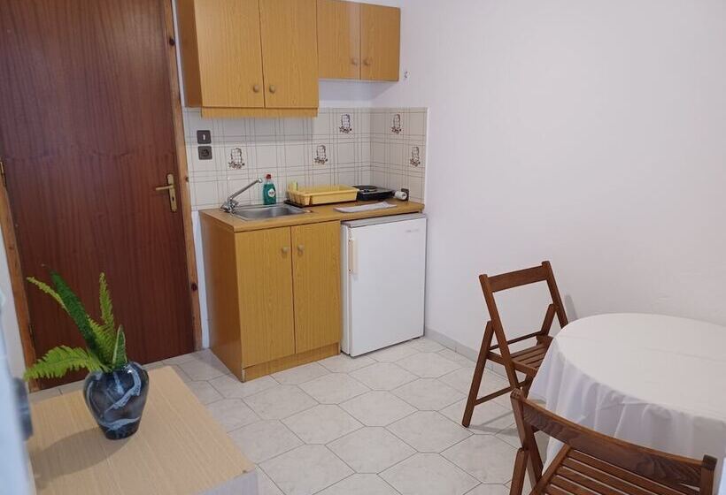 Argiro Studios And Apartments