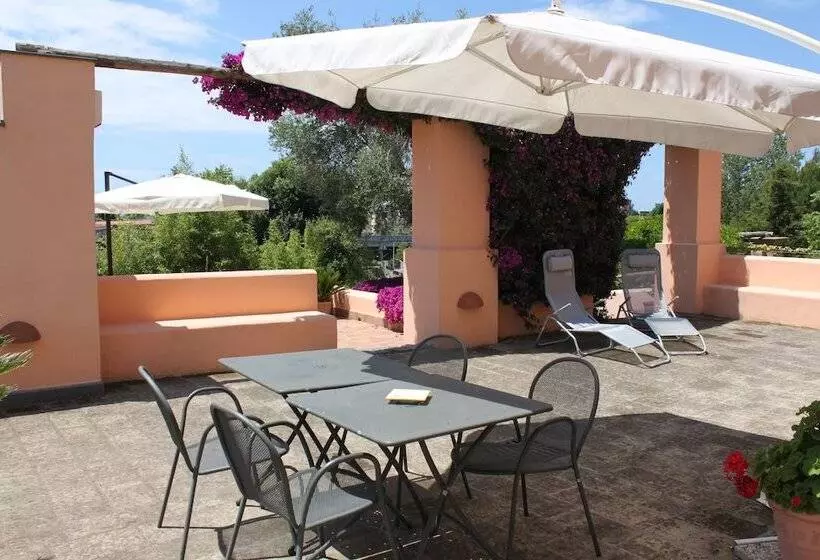 پانسیون Flegrea House   Casa Rosa