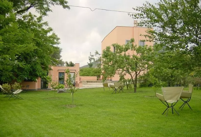 پانسیون Flegrea House   Casa Rosa