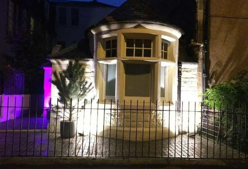 Quirky Cottage In Central Edinburgh