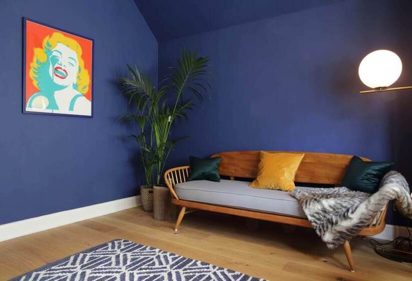 Quirky Cottage In Central Edinburgh