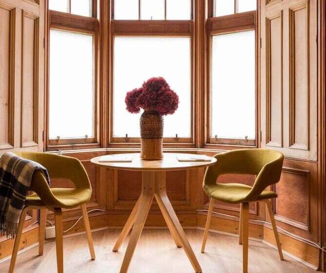 Quirky Cottage In Central Edinburgh