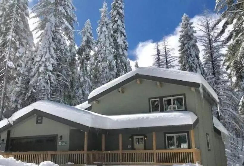 Scenic Wonders Dogwood Manor 3 Bedrooms