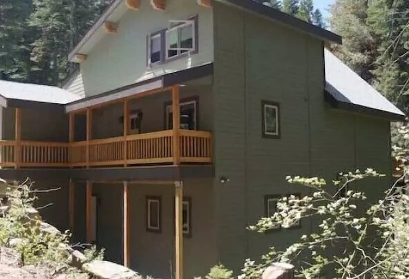 Scenic Wonders Dogwood Manor 3 Bedrooms