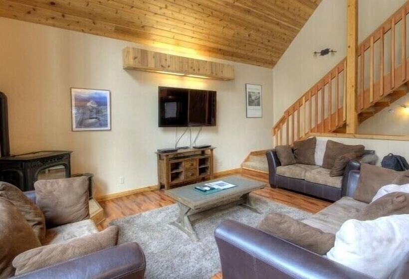 Scenic Wonders Dogwood Manor 3 Bedrooms