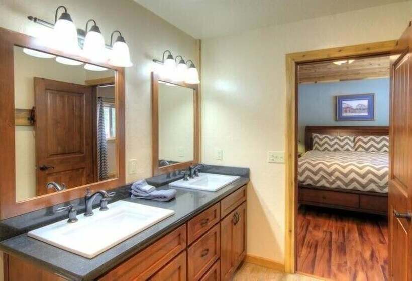 Scenic Wonders Dogwood Manor 3 Bedrooms