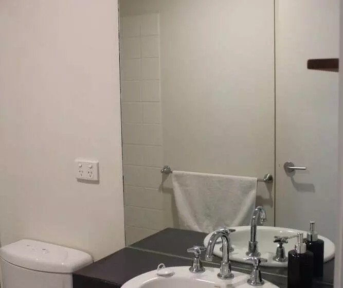 Australian Home Away At Market Square Melbourne