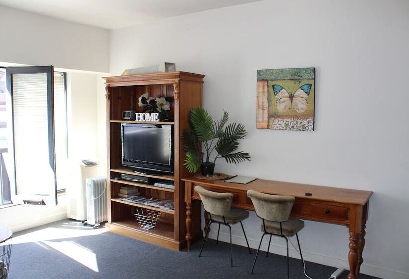 Australian Home Away At Market Square Melbourne