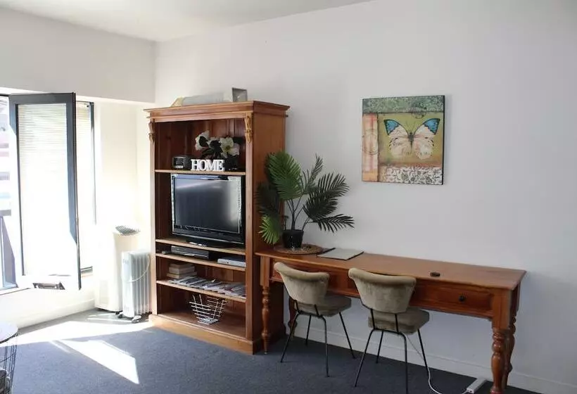 Australian Home Away At Market Square Melbourne