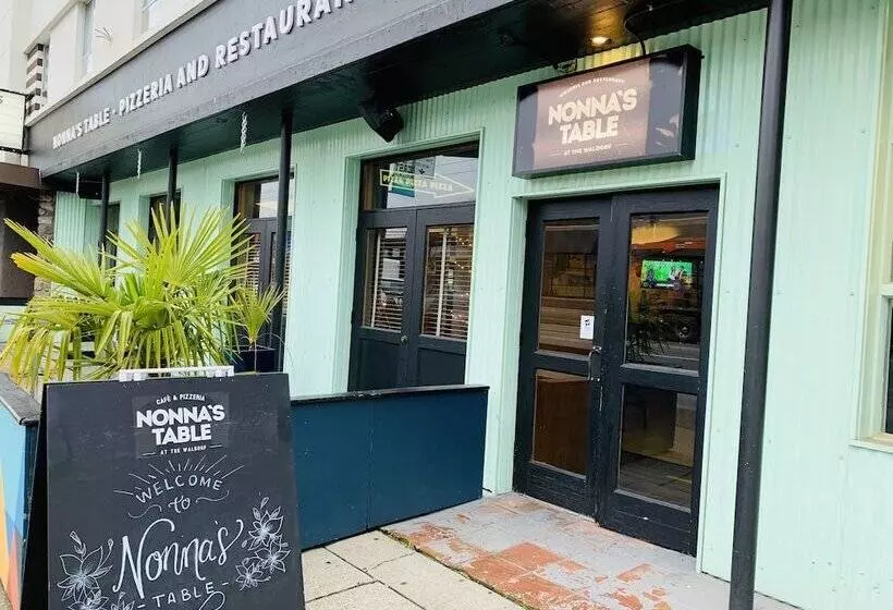 호텔 At The Waldorf