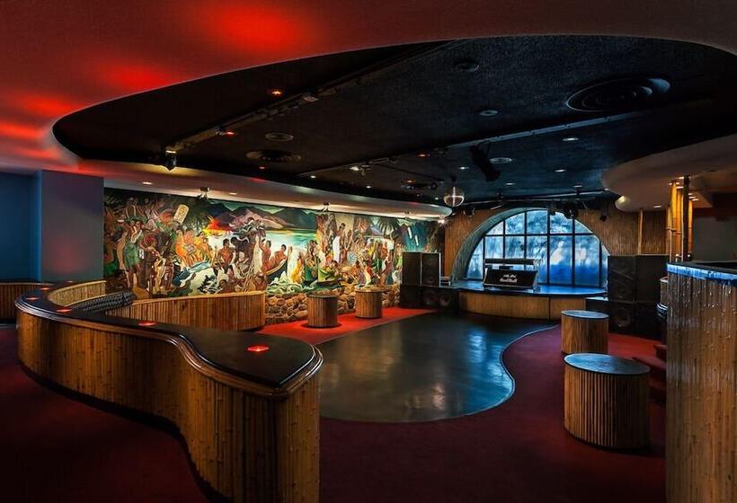 酒店 At The Waldorf