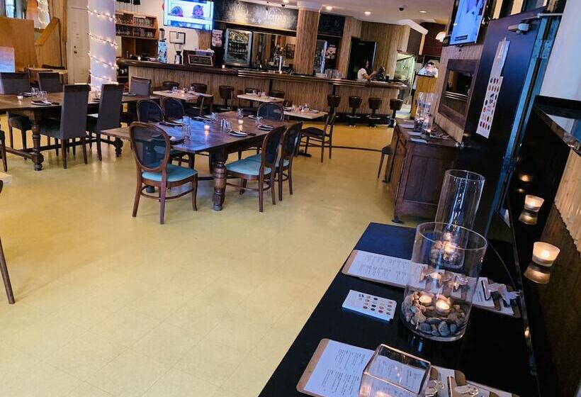 酒店 At The Waldorf