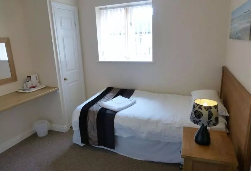 Отель The Atherstone Red Lion