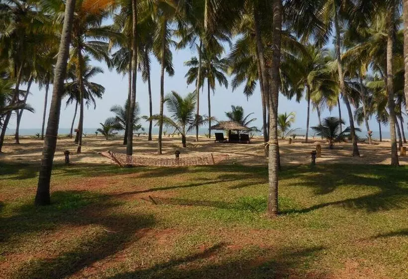 Hotelli Kanan Beach Resort