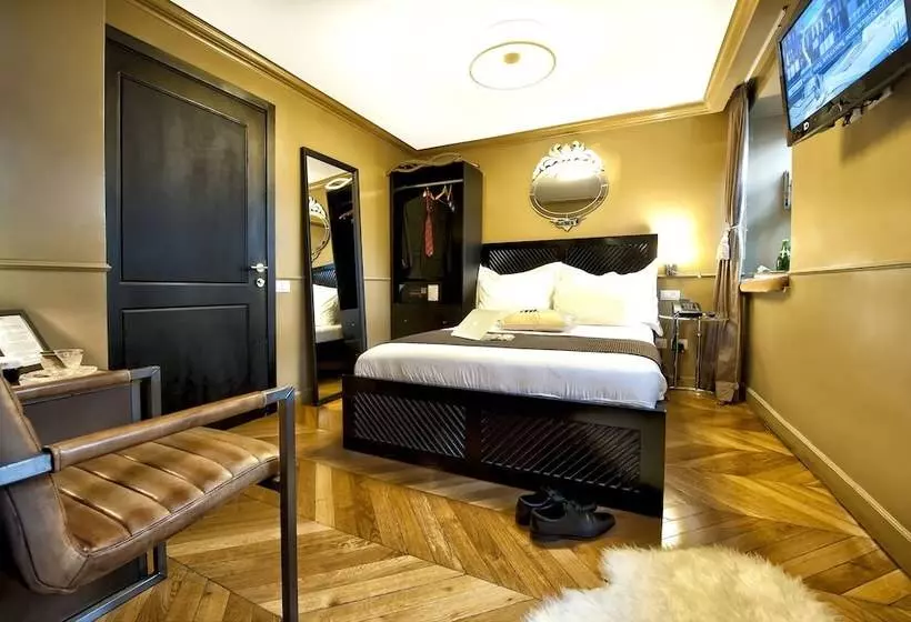 Montefiore 16  Urban Boutique