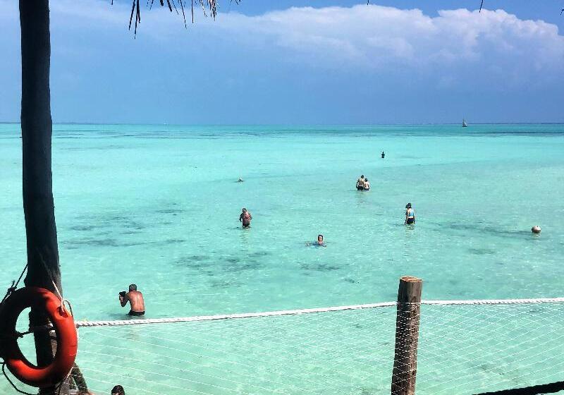 فندق Reef & Beach Resort