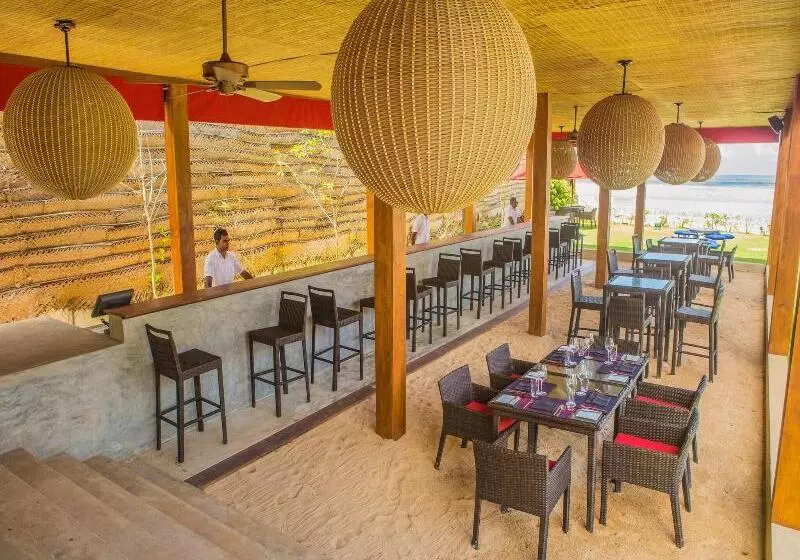 هتل W15 Weligama