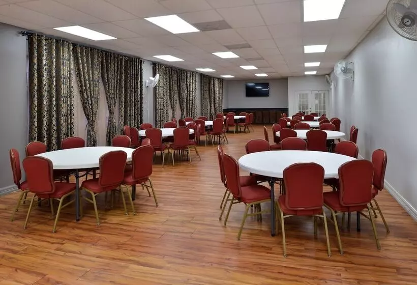 モーテル Airport Inn