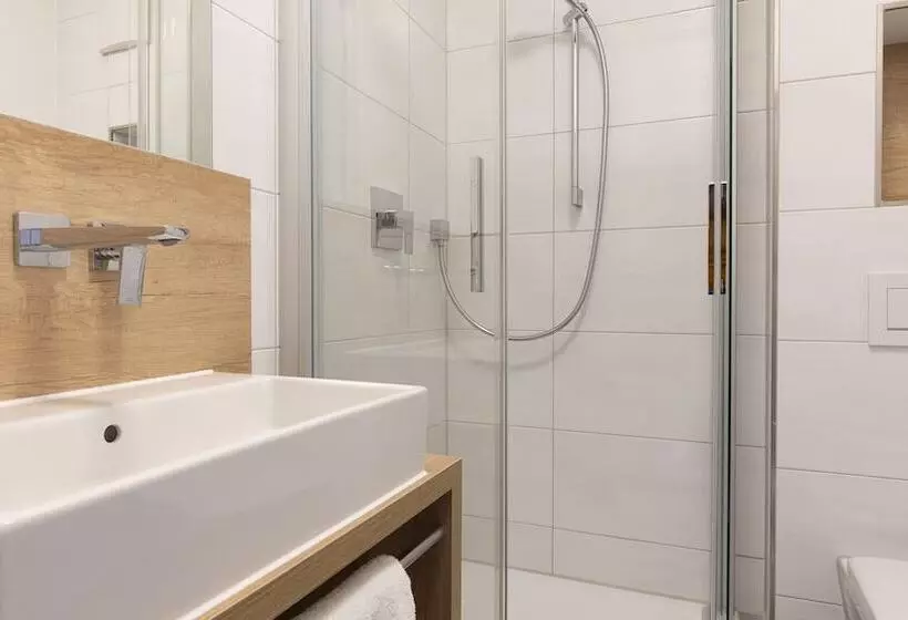 Retkeilymaja Henrys Sleeping Am Augsburger Eiskanal