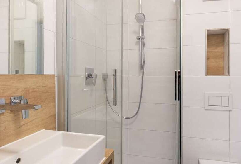 Retkeilymaja Henrys Sleeping Am Augsburger Eiskanal