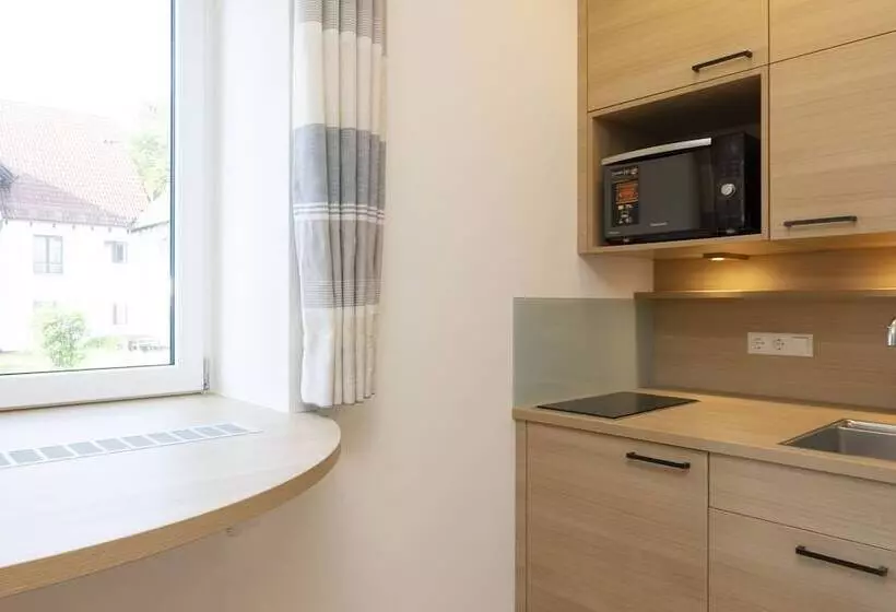 Retkeilymaja Henrys Sleeping Am Augsburger Eiskanal