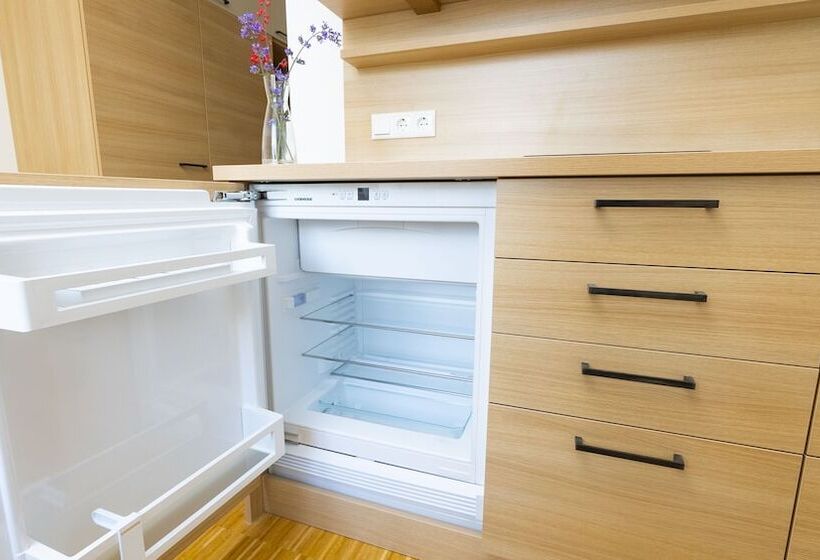 Retkeilymaja Henrys Sleeping Am Augsburger Eiskanal