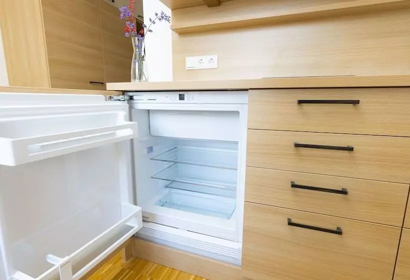 Retkeilymaja Henrys Sleeping Am Augsburger Eiskanal