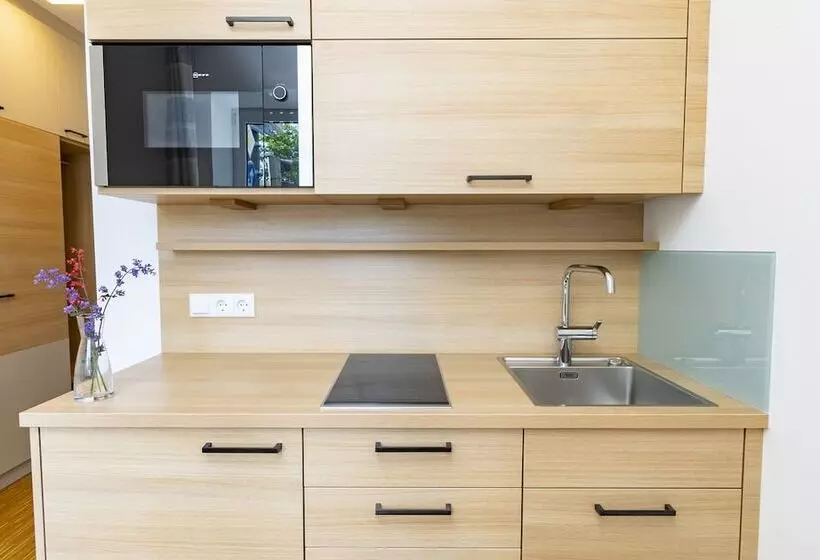 Retkeilymaja Henrys Sleeping Am Augsburger Eiskanal